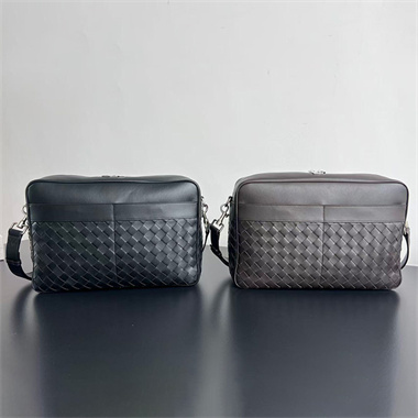 bottega veneta intreccio leather camera bag #843857